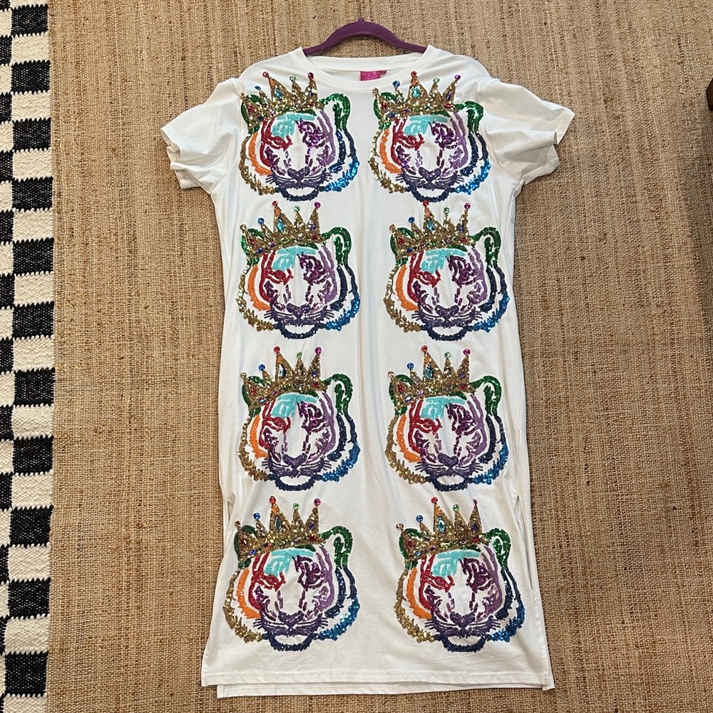 QOS NWOT Tiger small T-Shirt Dress
